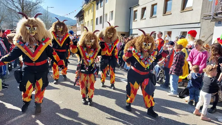 Tanzteufel beim Umzug