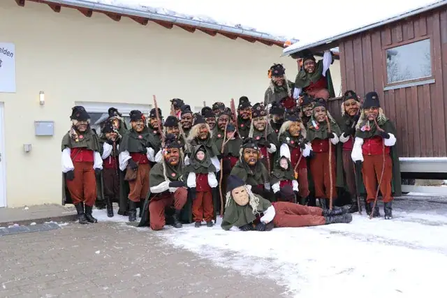Gruppe der Jäkles im Schnee