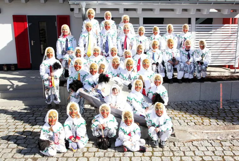 Maskenfigur Bettschoner