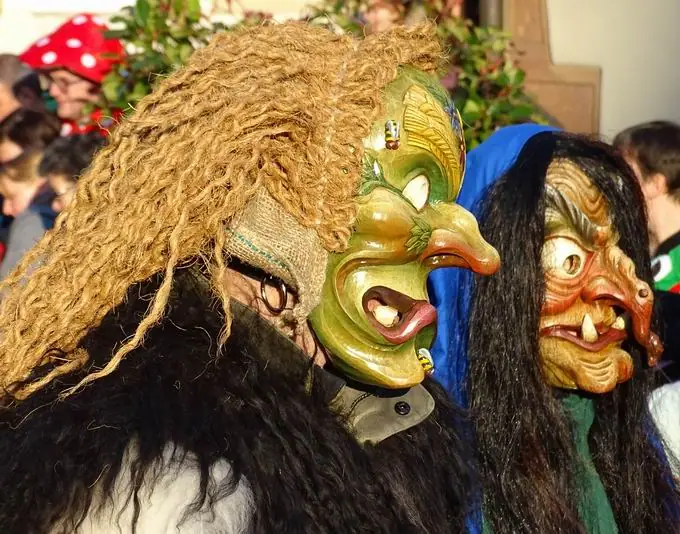 Schnoagabeiser und Glammhoaga Hexa beim Umzug