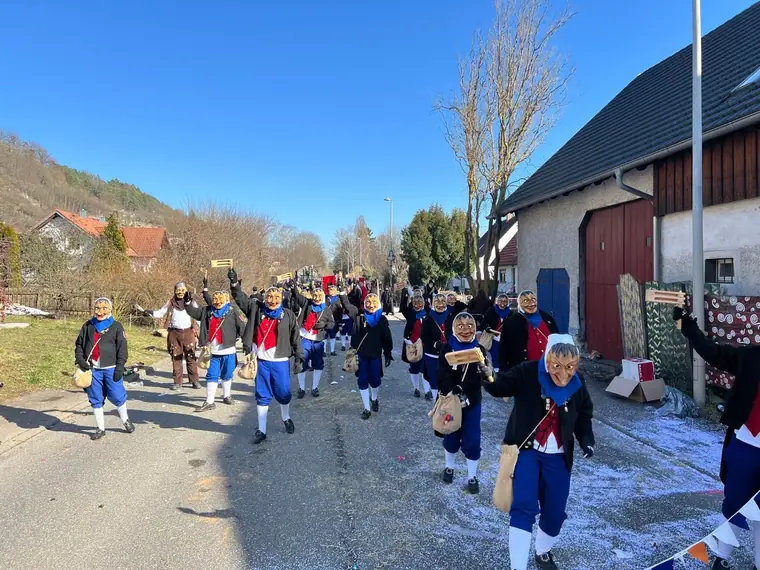 Käsperle beim Umzug