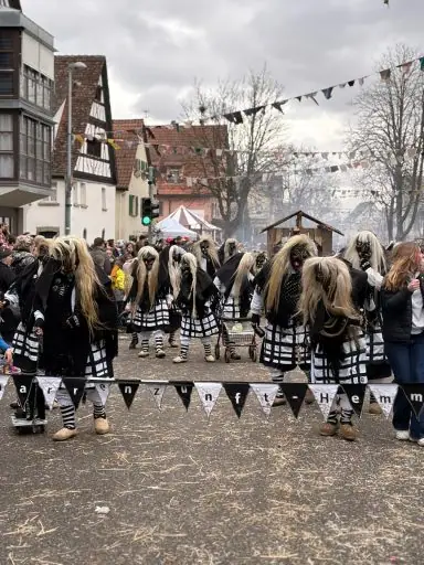 Käpfle Hexen auf einem Platz