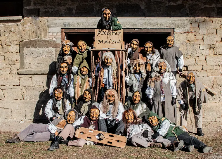 Gruppenbild der Räuber Maizel