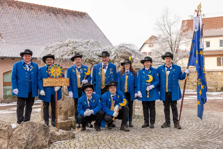 Narrenrat mit Fahne