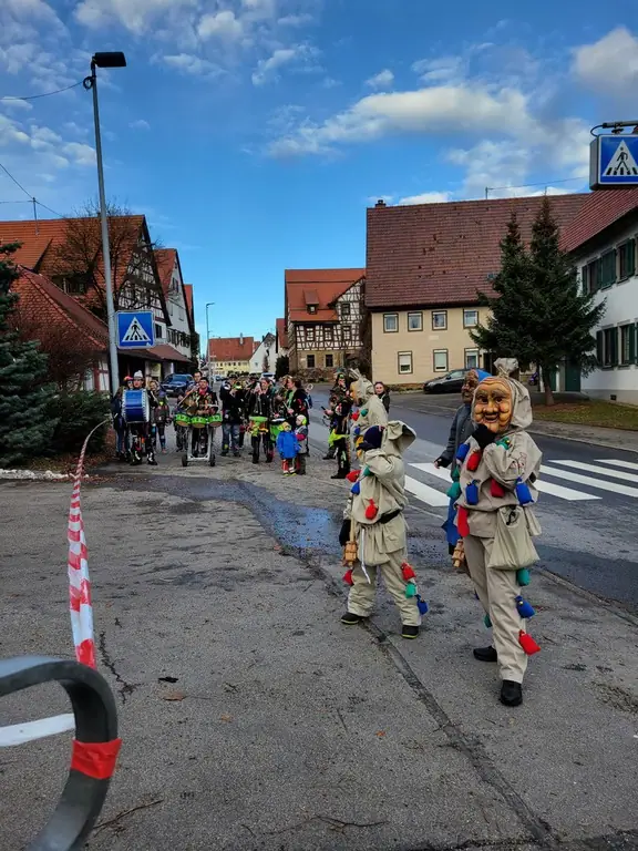 Sandsäcke beim Narrenbaumaufstellen in Engstlatt