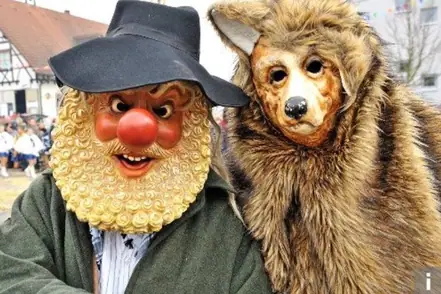 Schäfer Wildbi und ein Schäferhund beim Umzug