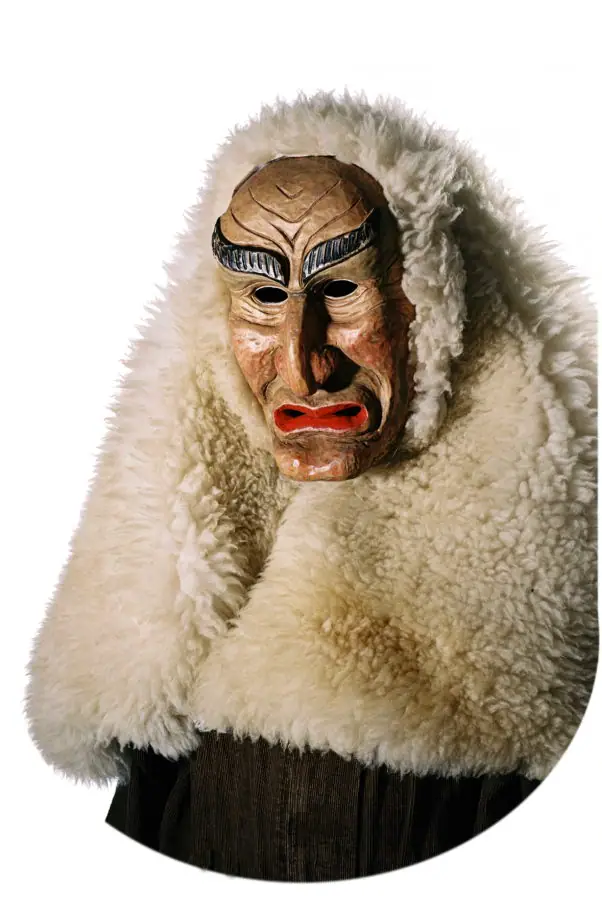Maske des Hexenbanners mit Fellumrandung