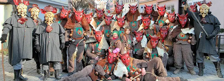 Gruppenbild mit Schloß-Ochsen und Neid-Köpf